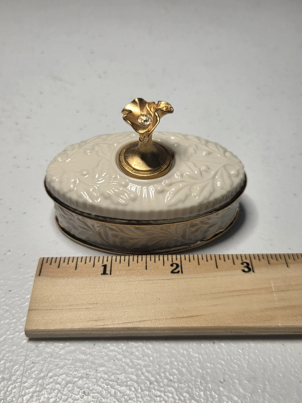 Lenox China Treasures Collection April Birthstone Trinket Box Ivory Gold